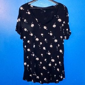 Torrid V neck short sleeve tee with sea shell print